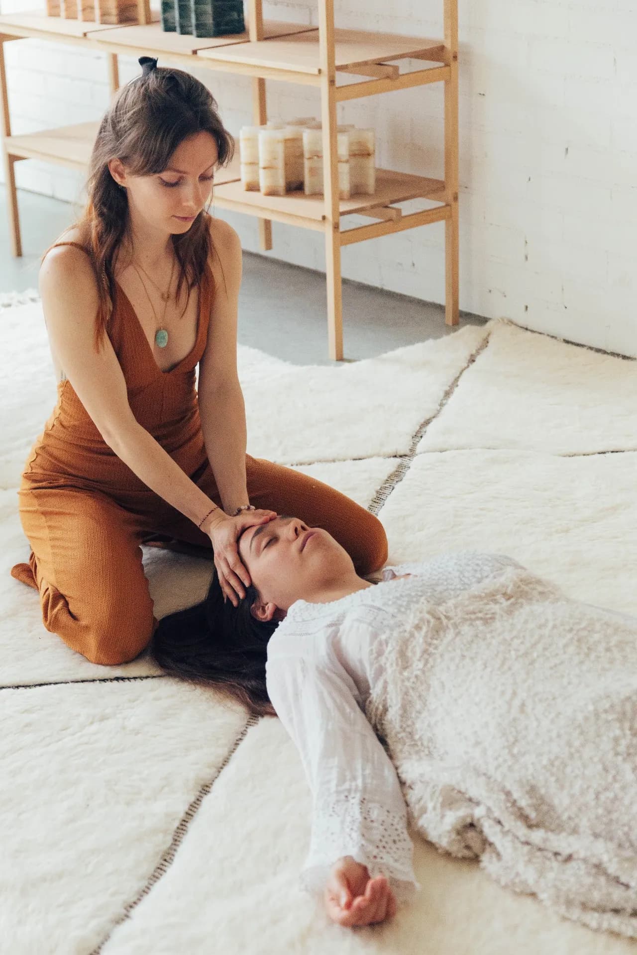 Professionelle Reiki-Behandlung in ruhiger Umgebung