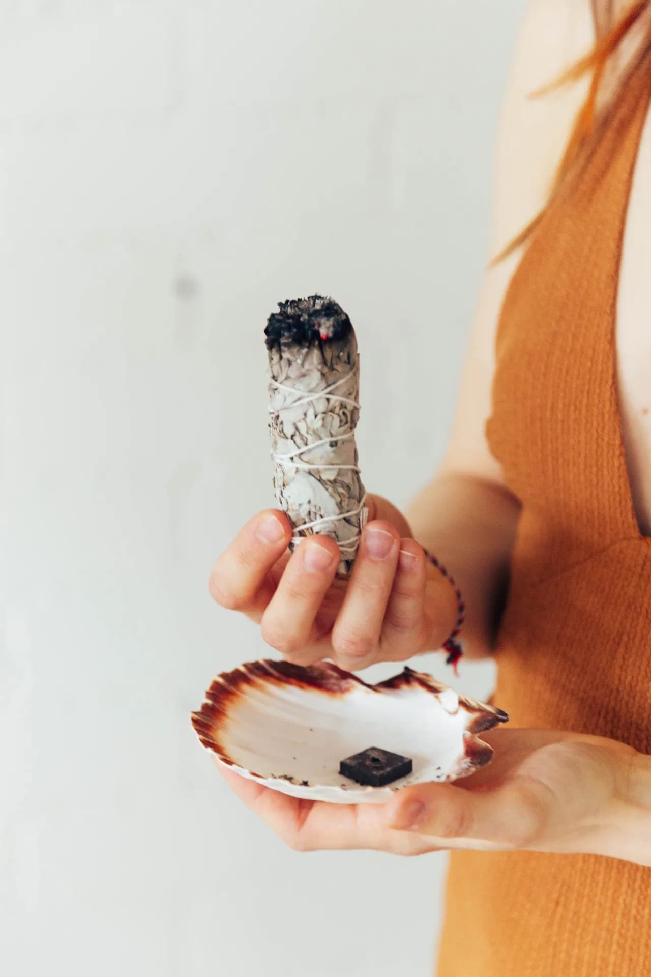 Ritual mit Salbei zur energetischen Reinigung und Vorbereitung